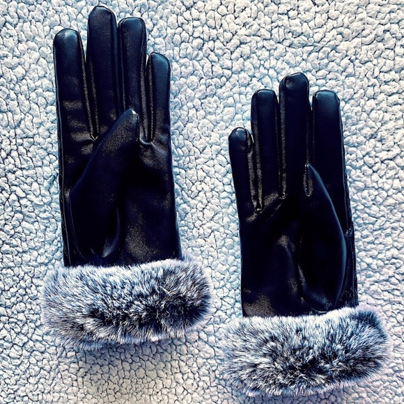 Luxurious Fur Pom Leather Gloves - Picture 3 of 6
